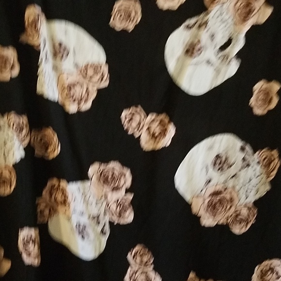 Skull and pink rose flowy tank - Picture 2 of 4